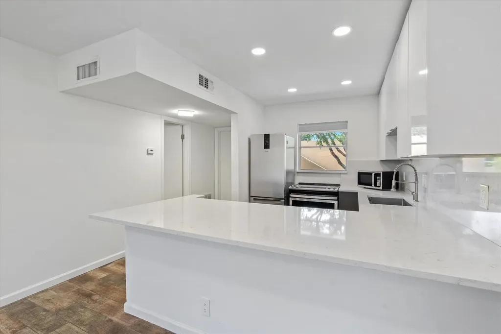 899 SE 2nd Avenue Deerfield Beach FL 33441