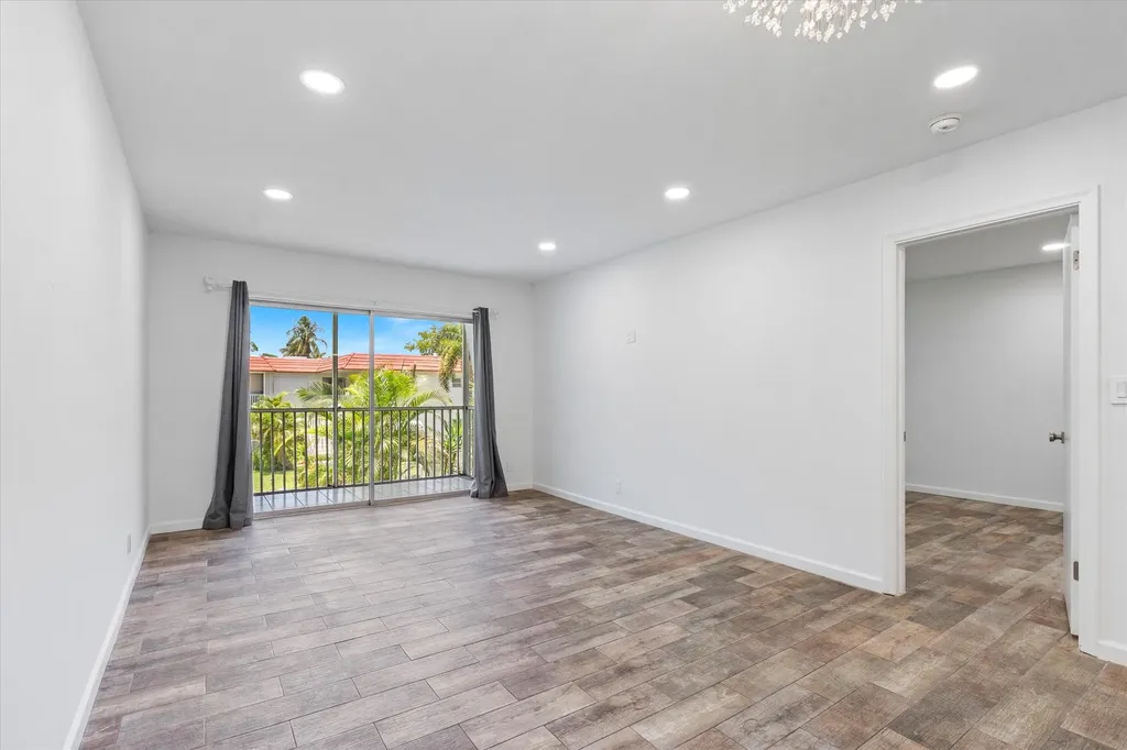899 SE 2nd Avenue Deerfield Beach FL 33441