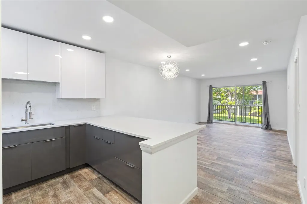 899 SE 2nd Avenue Deerfield Beach FL 33441