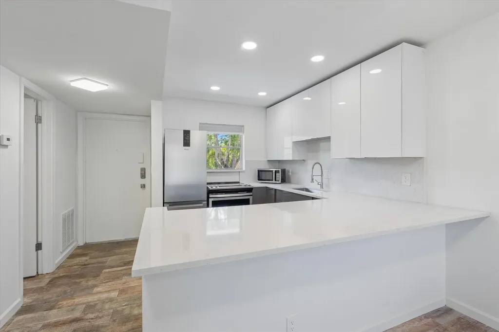 899 SE 2nd Avenue Deerfield Beach FL 33441