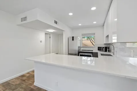 899 SE 2nd Avenue Deerfield Beach FL 33441