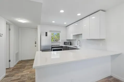 899 SE 2nd Avenue Deerfield Beach FL 33441