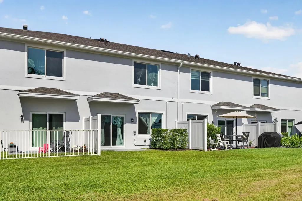 608 NE Waters Edge Lane Port St Lucie FL 34983