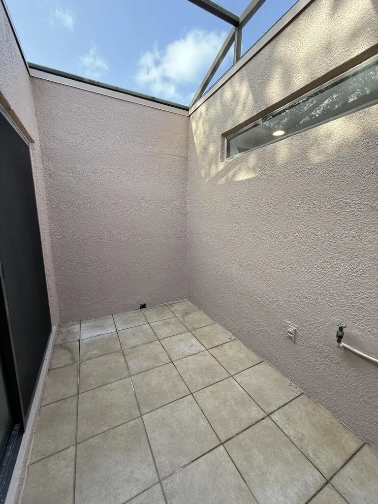 1041 NW 124th Avenue Pembroke Pines FL 33026