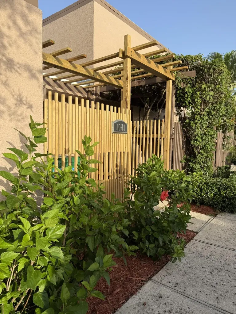 1041 NW 124th Avenue Pembroke Pines FL 33026
