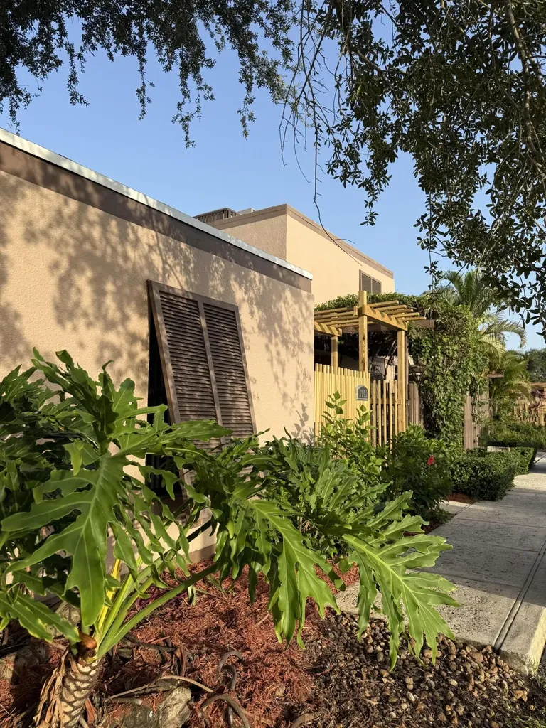 1041 NW 124th Avenue Pembroke Pines FL 33026