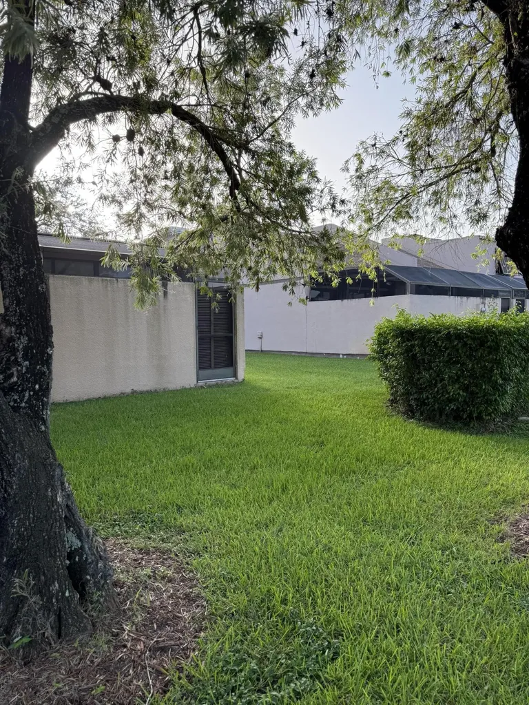 1041 NW 124th Avenue Pembroke Pines FL 33026