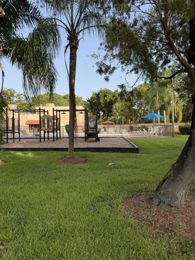 1041 NW 124th Avenue Pembroke Pines FL 33026