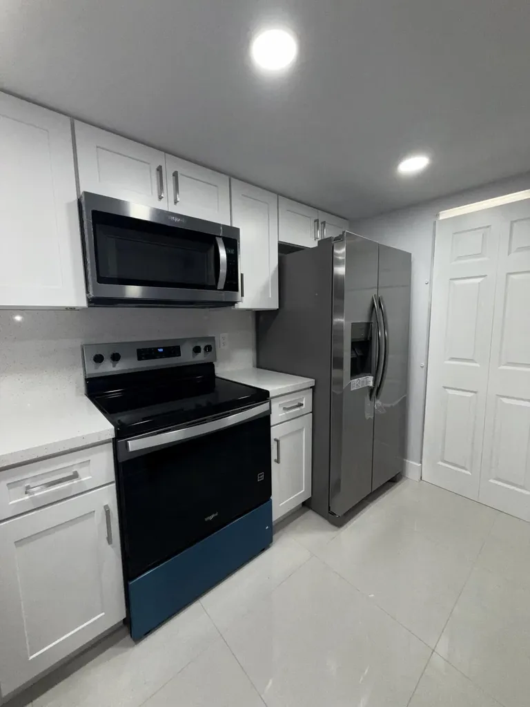 1041 NW 124th Avenue Pembroke Pines FL 33026