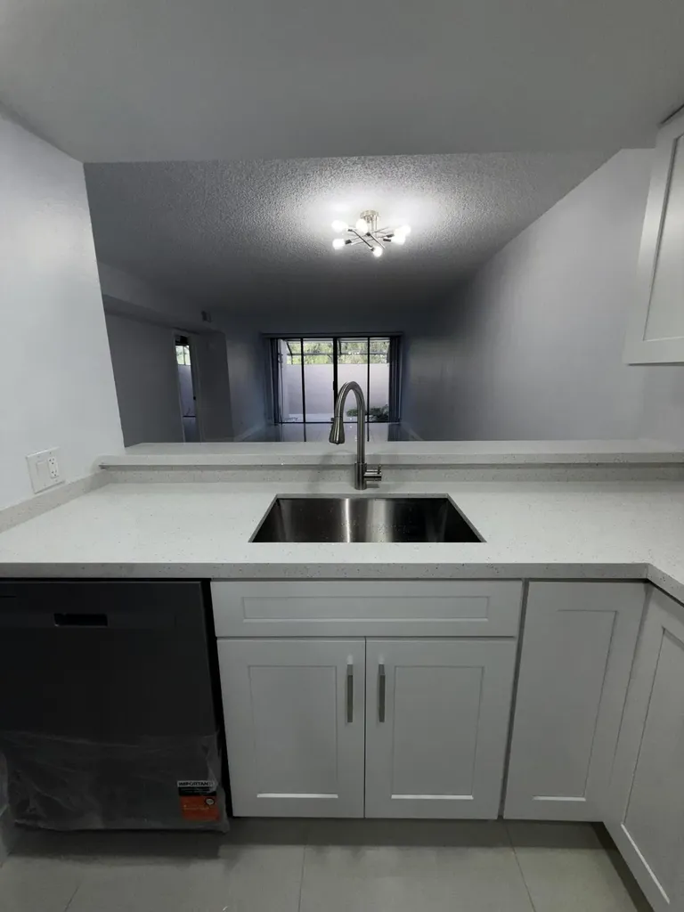 1041 NW 124th Avenue Pembroke Pines FL 33026