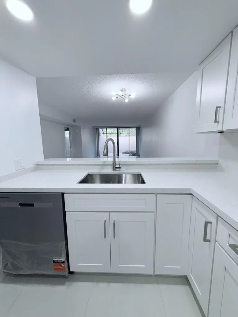 1041 NW 124th Avenue Pembroke Pines FL 33026