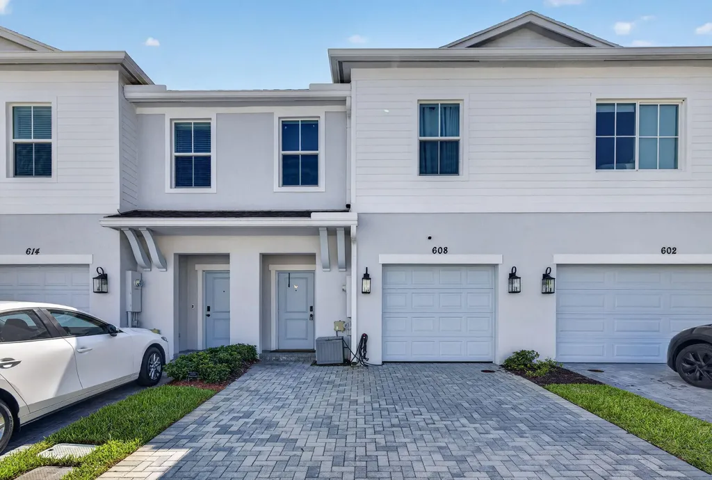 608 NE Waters Edge Lane Port St Lucie FL 34983