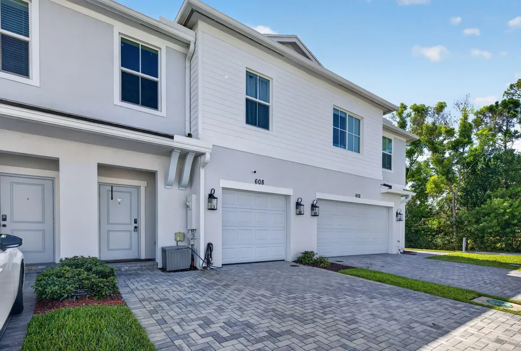 608 NE Waters Edge Lane Port St Lucie FL 34983