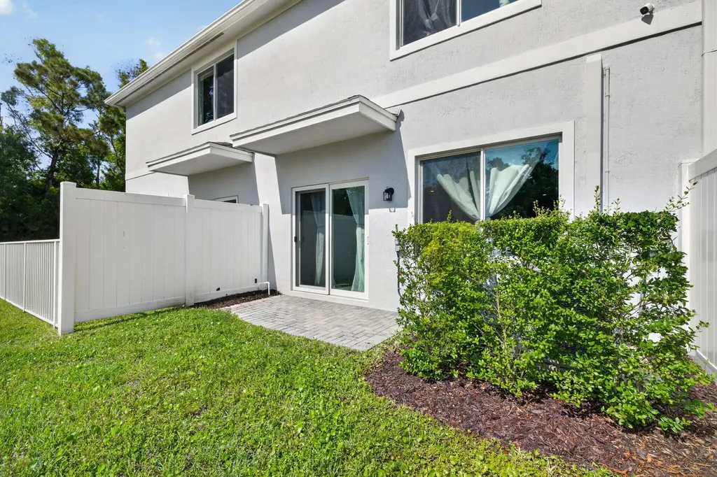 608 NE Waters Edge Lane Port St Lucie FL 34983