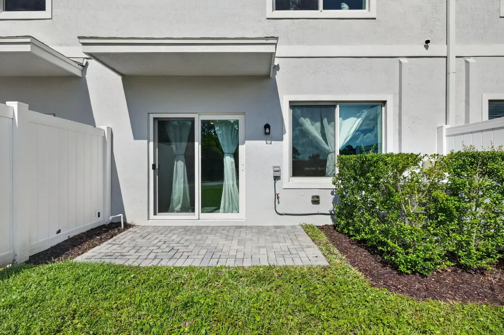 608 NE Waters Edge Lane Port St Lucie FL 34983