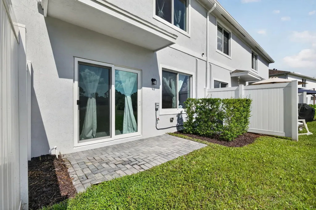 608 NE Waters Edge Lane Port St Lucie FL 34983