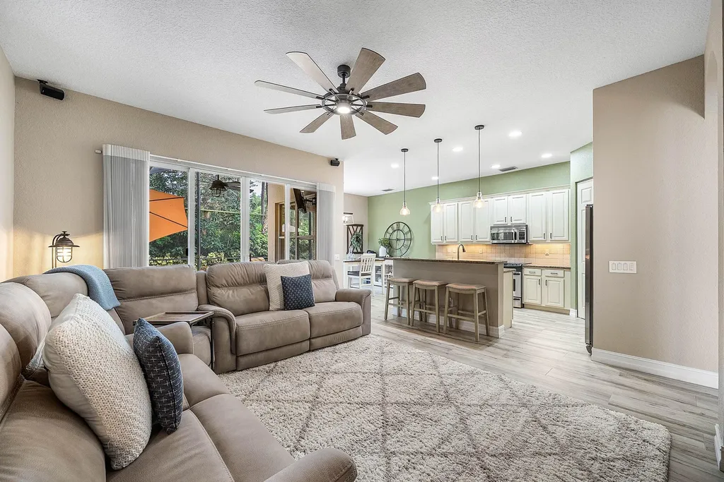 8564 Breezy Oak Way Boynton Beach FL 33473