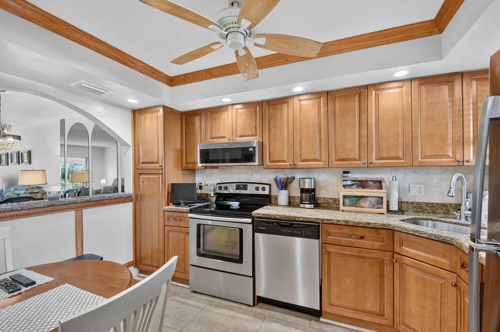 3186 Via Poinciana Lake Worth FL 33467