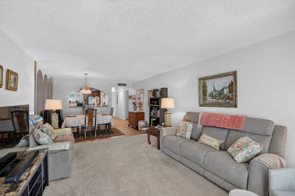 3186 Via Poinciana Lake Worth FL 33467