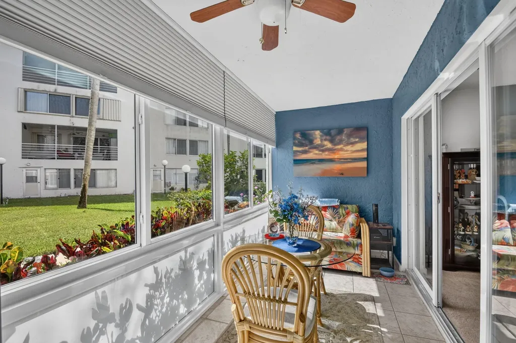 3186 Via Poinciana Lake Worth FL 33467