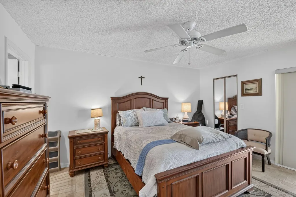 3186 Via Poinciana Lake Worth FL 33467