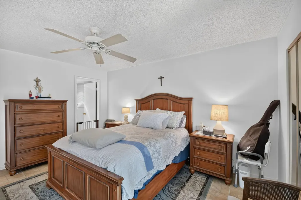 3186 Via Poinciana Lake Worth FL 33467