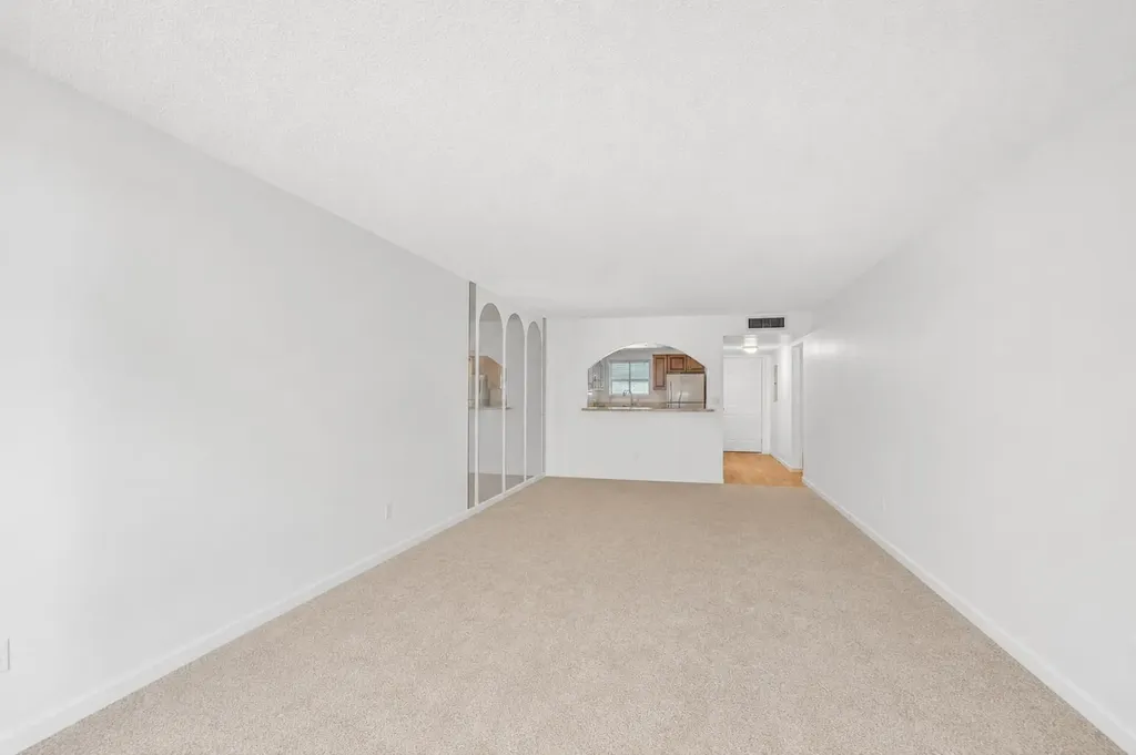 3186 Via Poinciana Lake Worth FL 33467