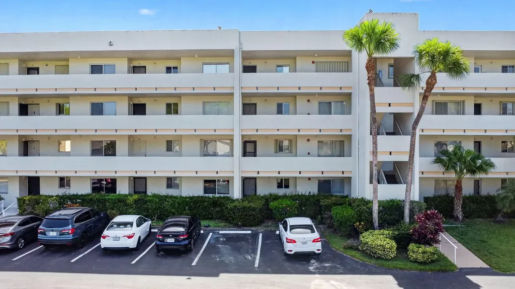 3186 Via Poinciana Lake Worth FL 33467