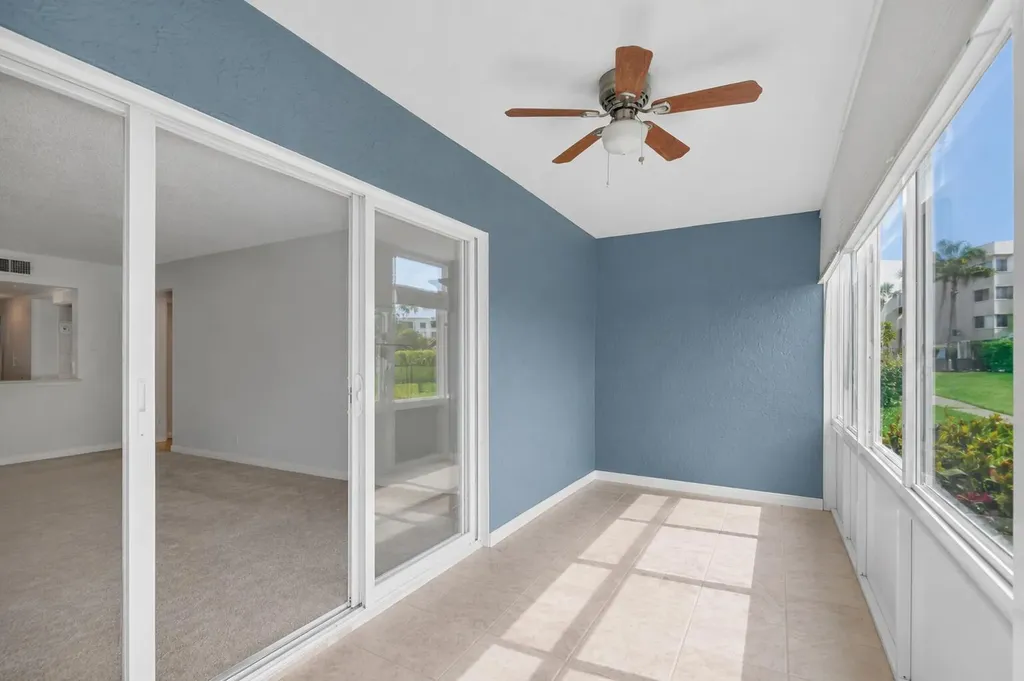 3186 Via Poinciana Lake Worth FL 33467
