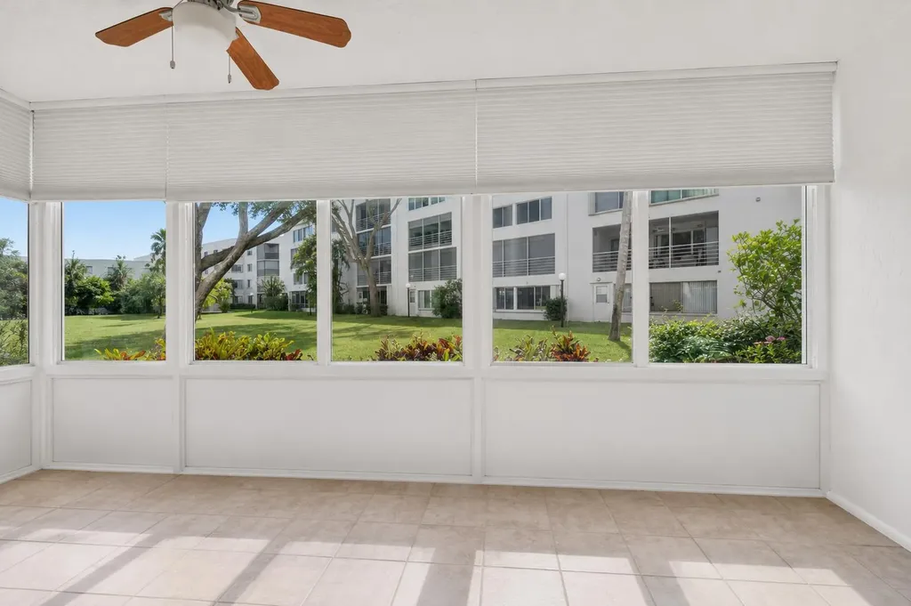 3186 Via Poinciana Lake Worth FL 33467