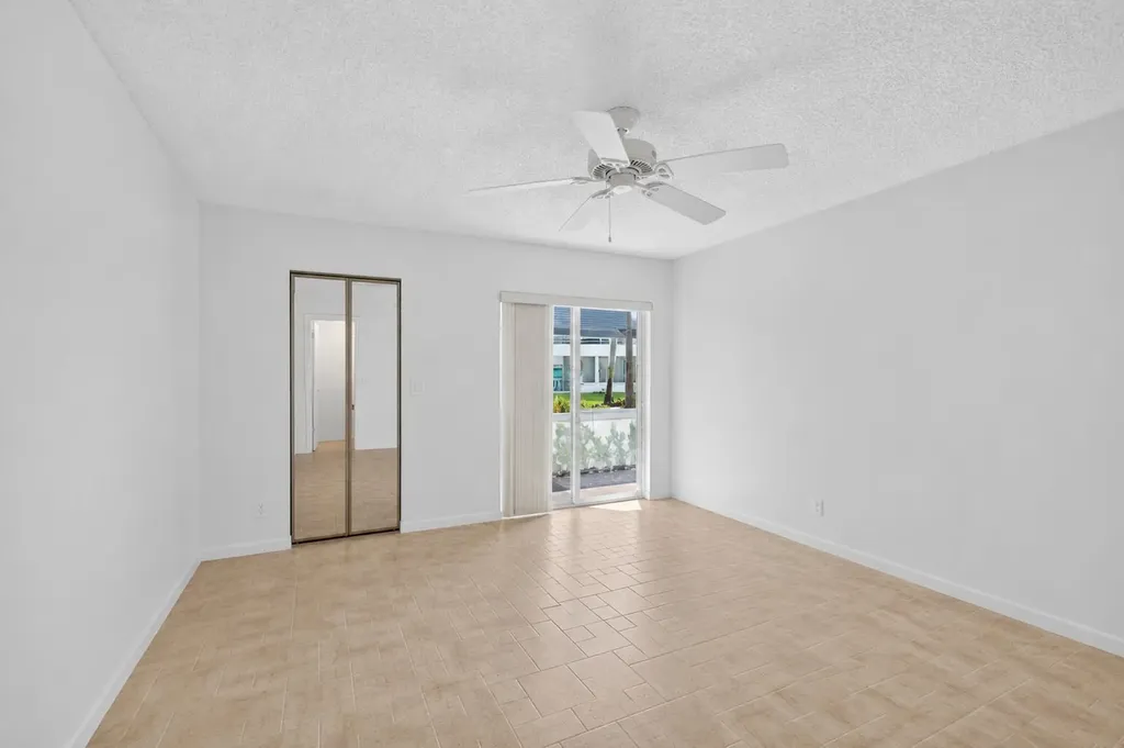 3186 Via Poinciana Lake Worth FL 33467