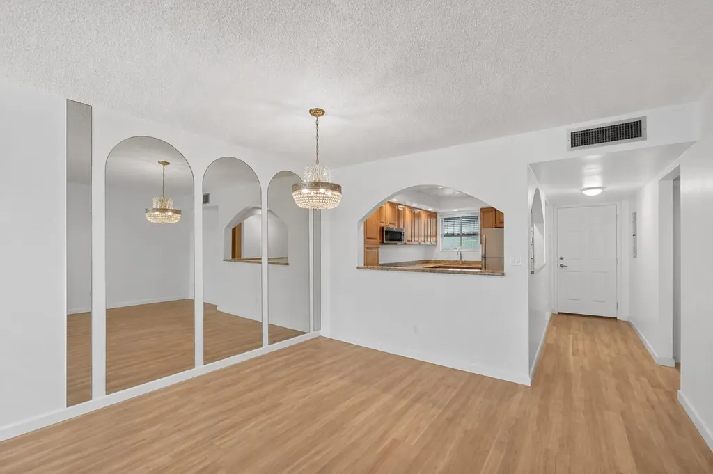 3186 Via Poinciana Lake Worth FL 33467