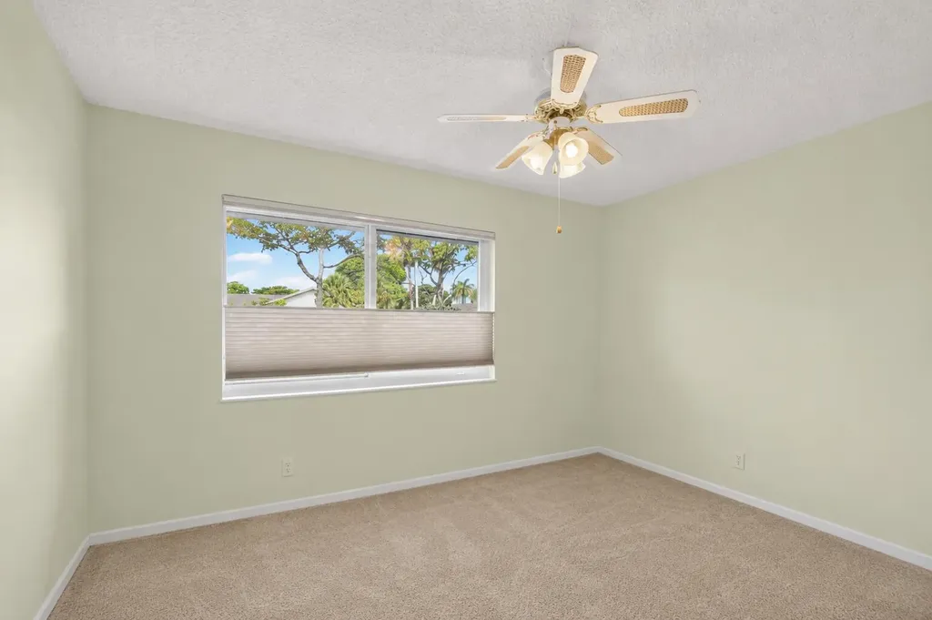 3186 Via Poinciana Lake Worth FL 33467