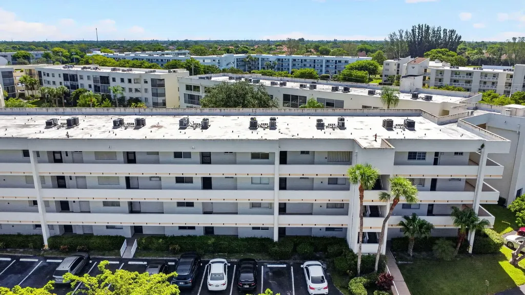 3186 Via Poinciana Lake Worth FL 33467
