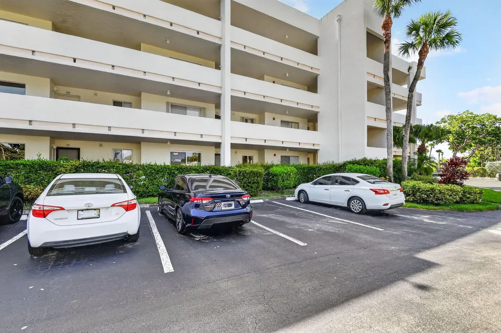 3186 Via Poinciana Lake Worth FL 33467