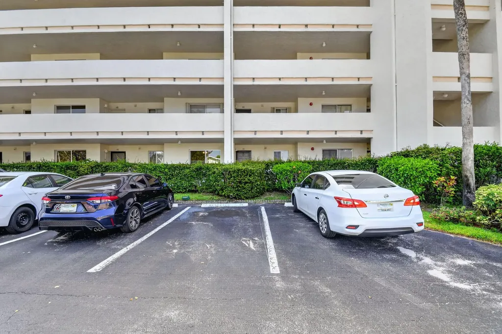 3186 Via Poinciana Lake Worth FL 33467