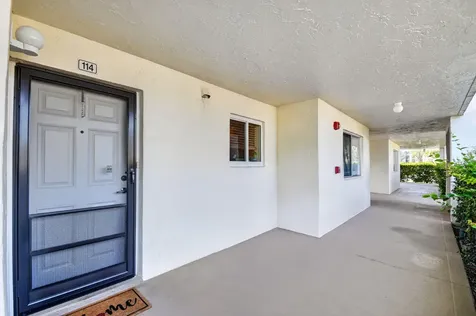 3186 Via Poinciana Lake Worth FL 33467
