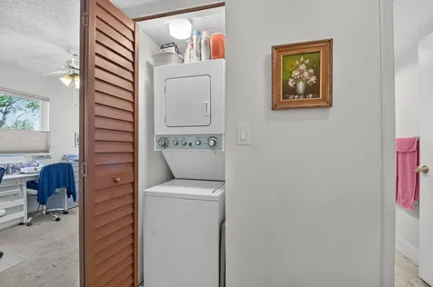 3186 Via Poinciana Lake Worth FL 33467