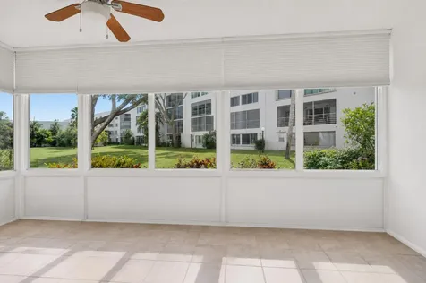 3186 Via Poinciana Lake Worth FL 33467