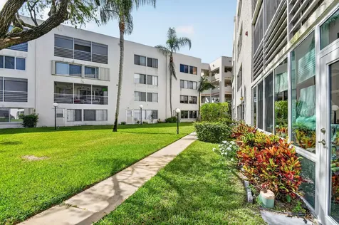 3186 Via Poinciana Lake Worth FL 33467