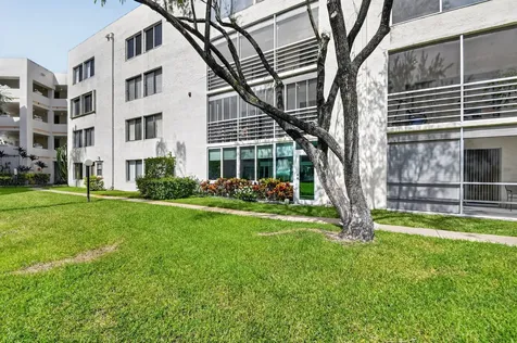 3186 Via Poinciana Lake Worth FL 33467