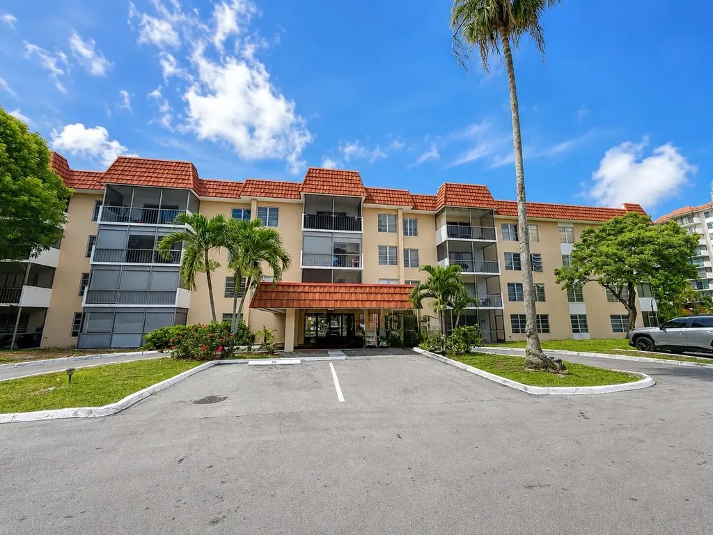 4168 Inverrary Drive Lauderhill FL 33319