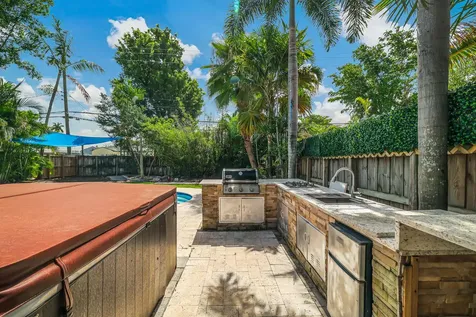 1432 NE 2nd Avenue Fort Lauderdale FL 33304