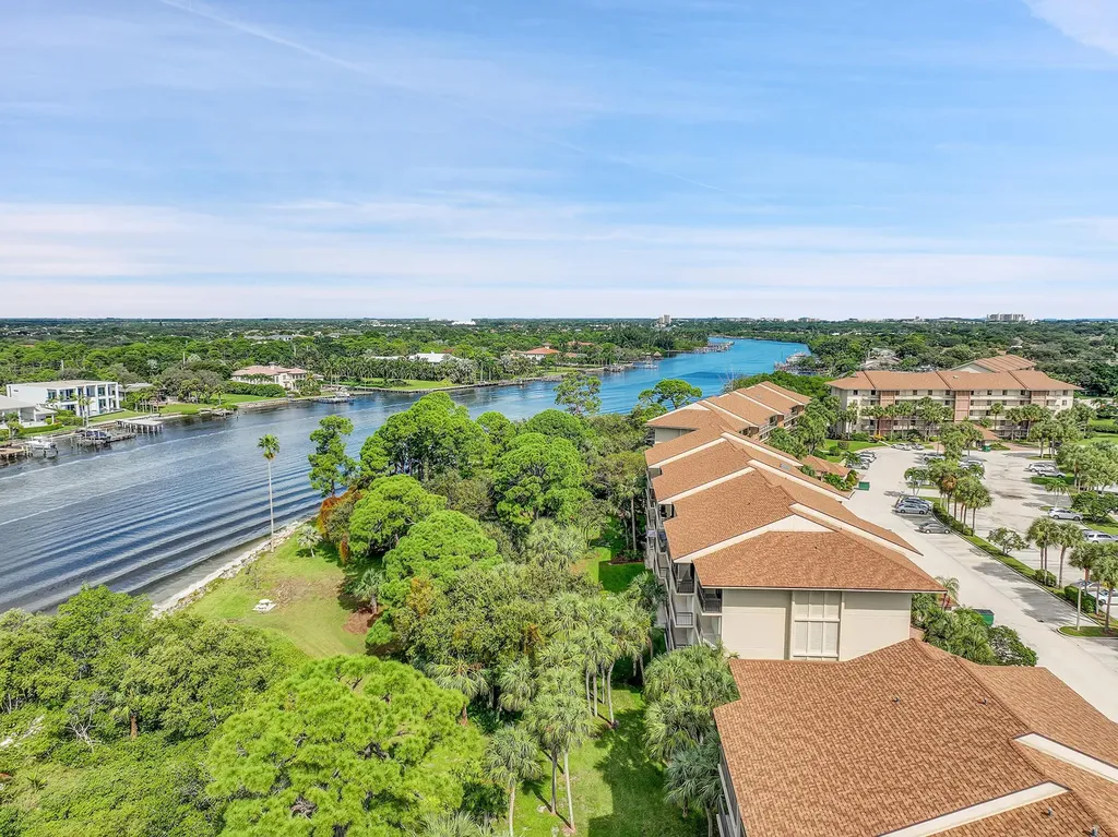 2001 Marina Isle Way Jupiter FL 33477