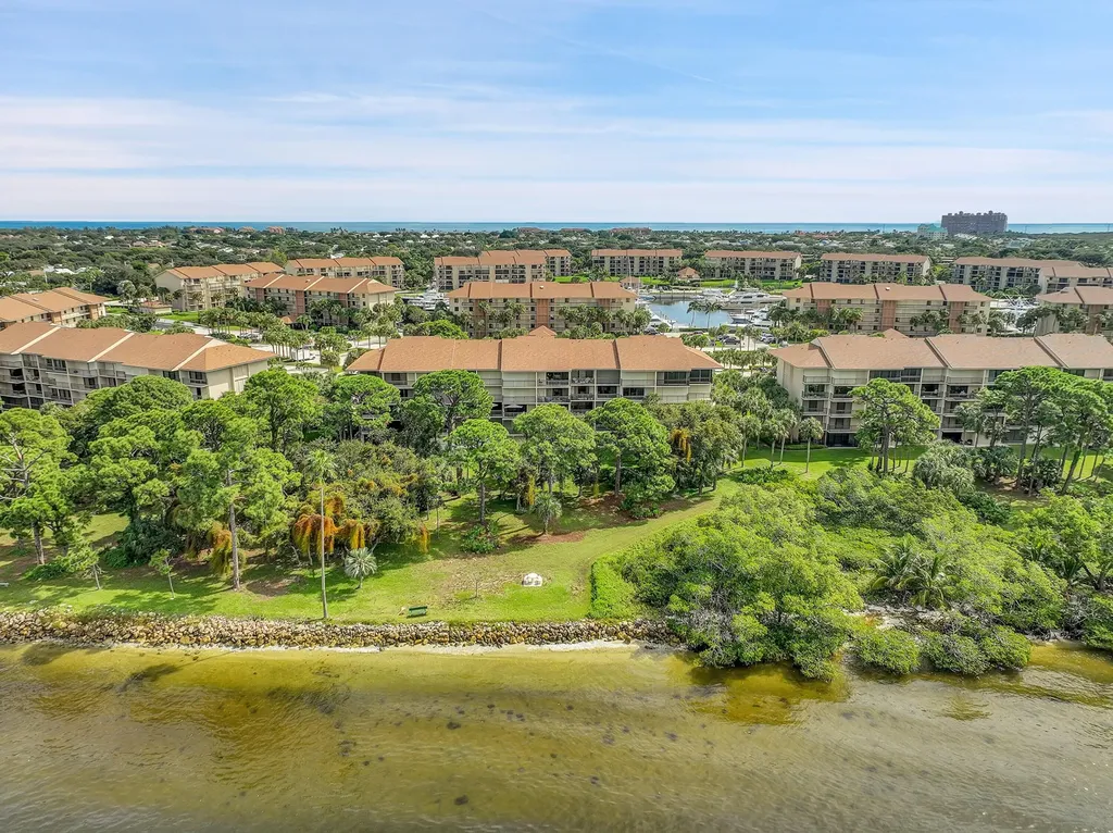 2001 Marina Isle Way Jupiter FL 33477