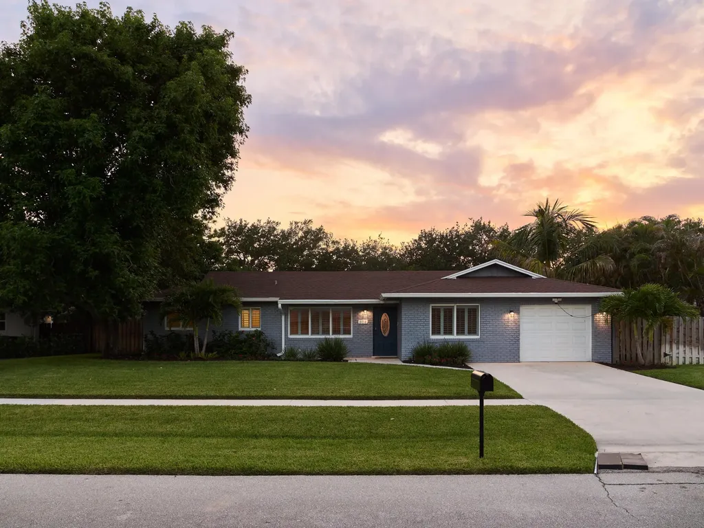 304 Circle W Jupiter FL 33458