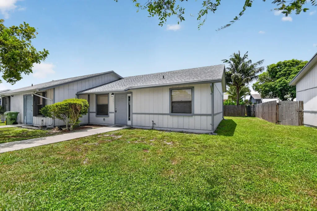 3221 Foxridge Court Palm Springs FL 33461