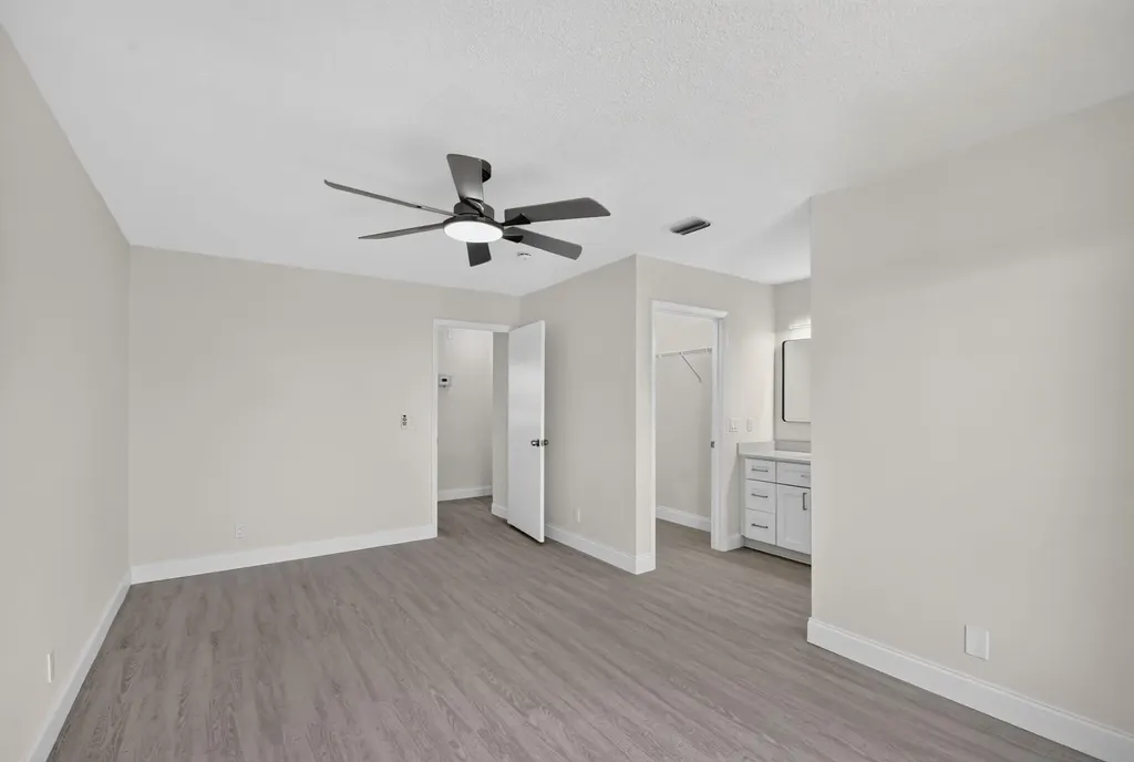 3221 Foxridge Court Palm Springs FL 33461