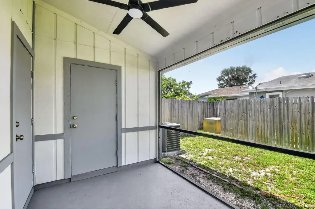 3221 Foxridge Court Palm Springs FL 33461
