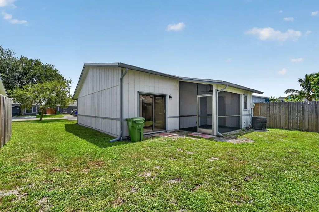 3221 Foxridge Court Palm Springs FL 33461